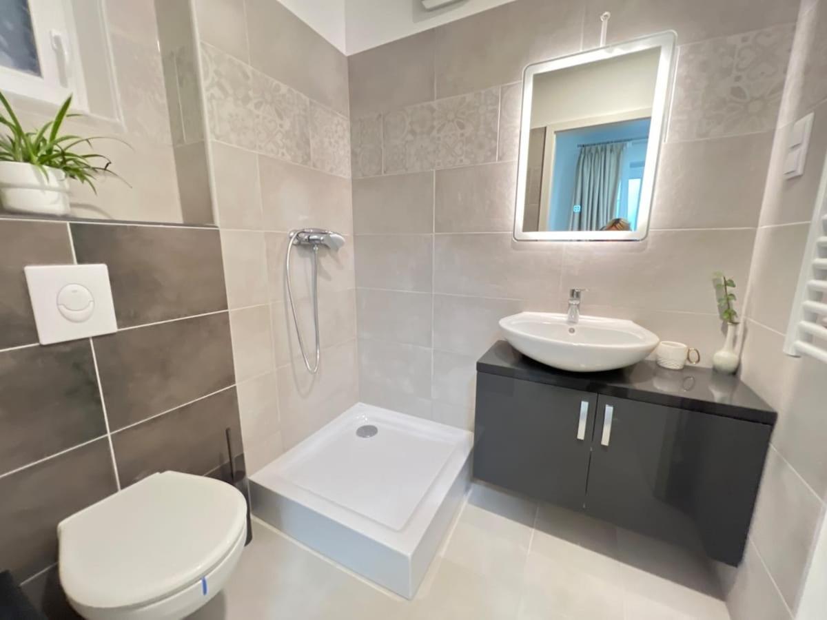 Apartment Danube 3 Beds With Big Balcony Parking 10euro A Day Budapest