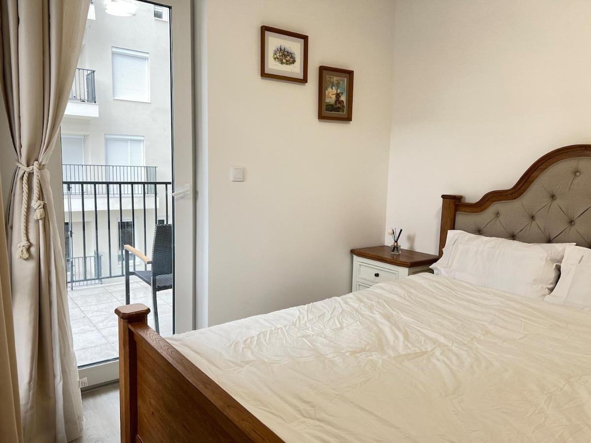 Danube 3 Beds With Big Balcony Parking 10euro A Day Apartment