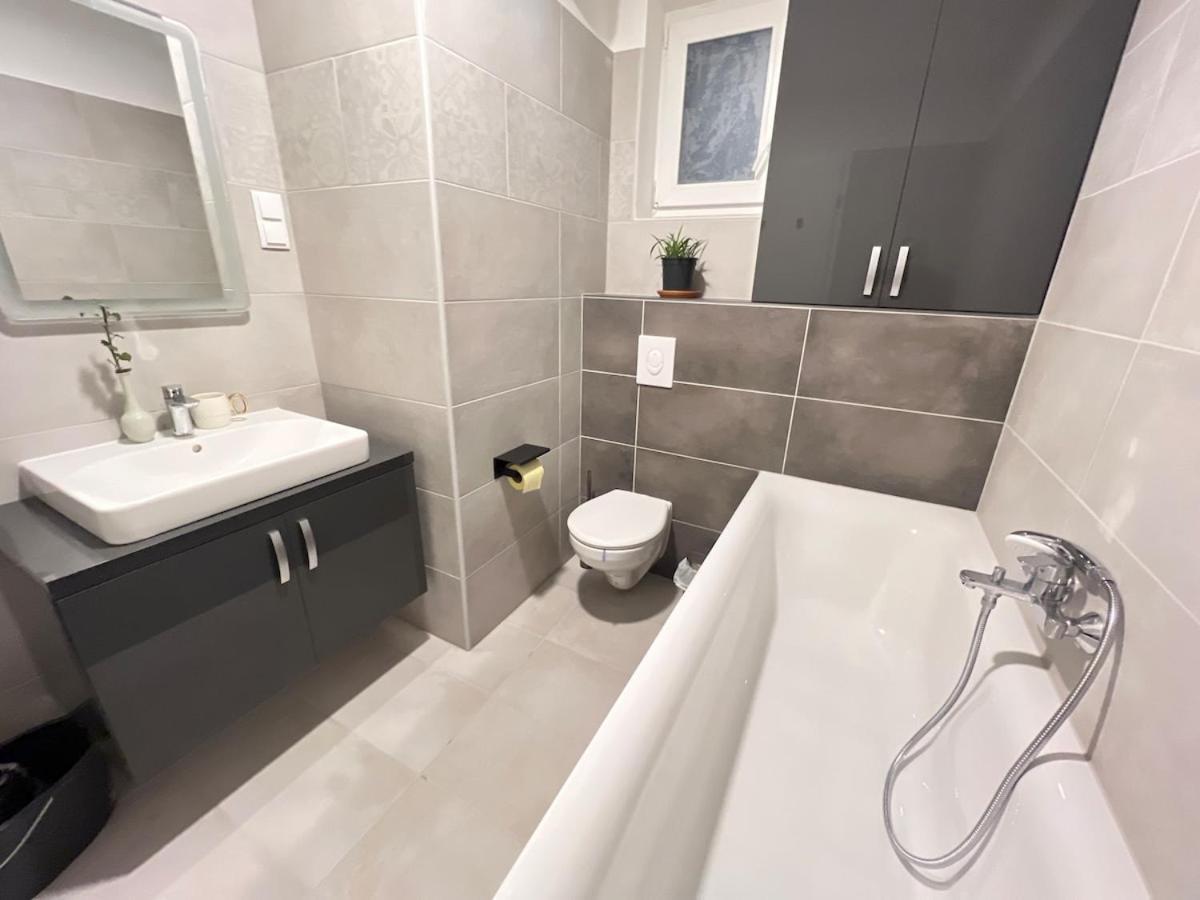 Apartment Danube 3 Beds With Big Balcony Parking 10euro A Day *
