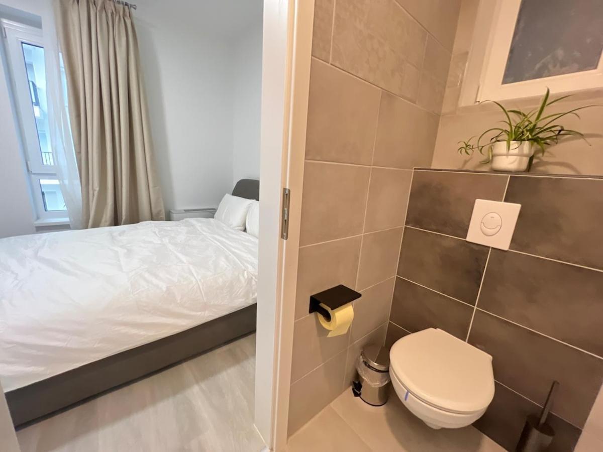 Danube 3 Beds With Big Balcony Parking 10euro A Day Apartment Budapest