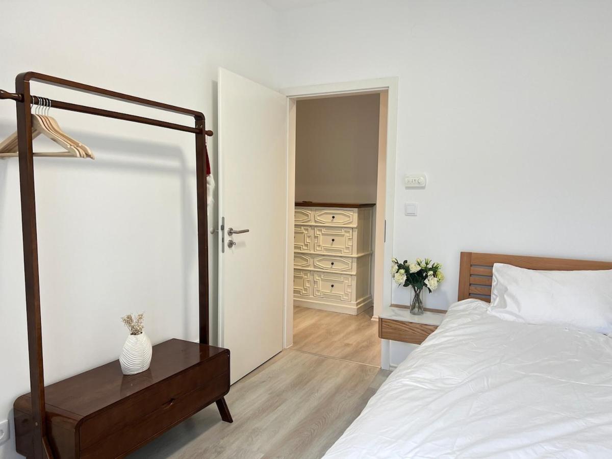 Apartment Danube 3 Beds With Big Balcony Parking 10euro A Day