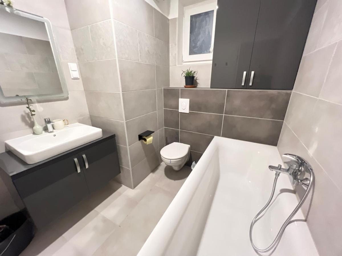 Apartment Danube 3 Beds With Big Balcony Parking 10euro A Day Budapest
