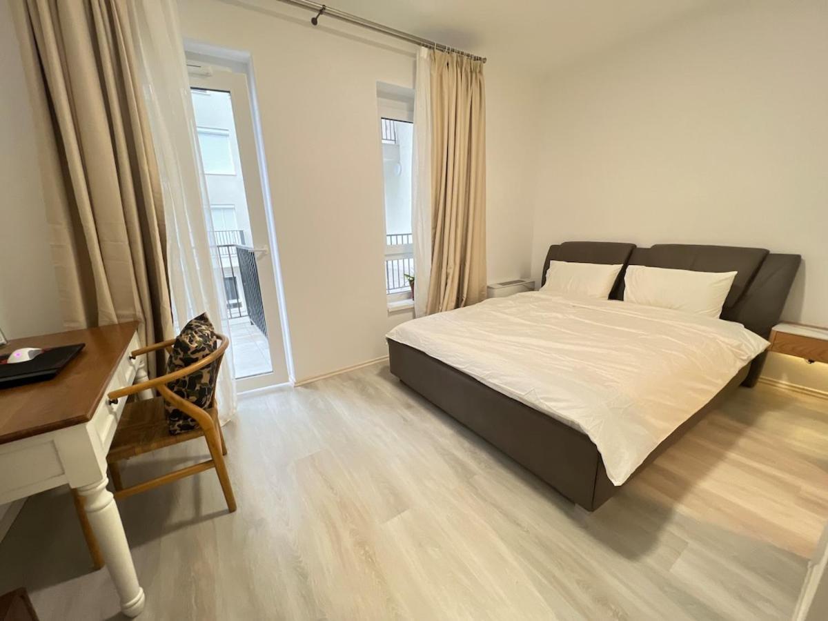 Danube 3 Beds With Big Balcony Parking 10euro A Day *