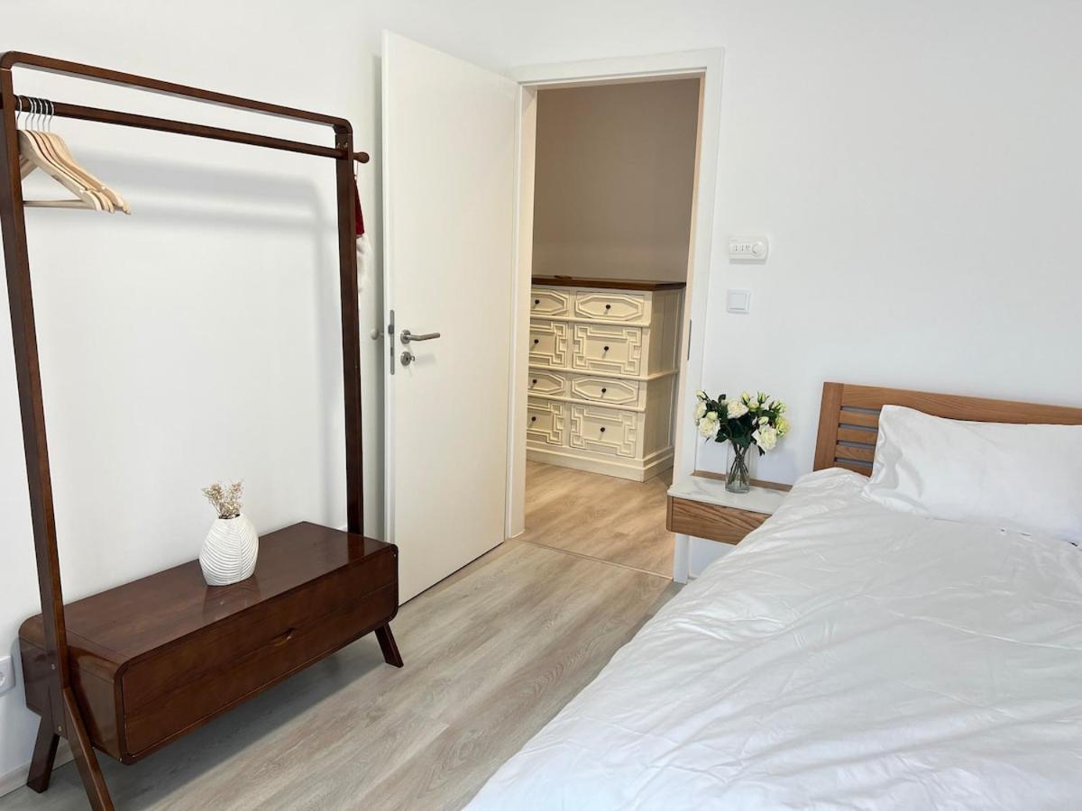 Danube 3 Beds With Big Balcony Parking 10euro A Day *